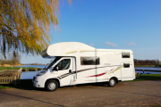 Alkoof camper