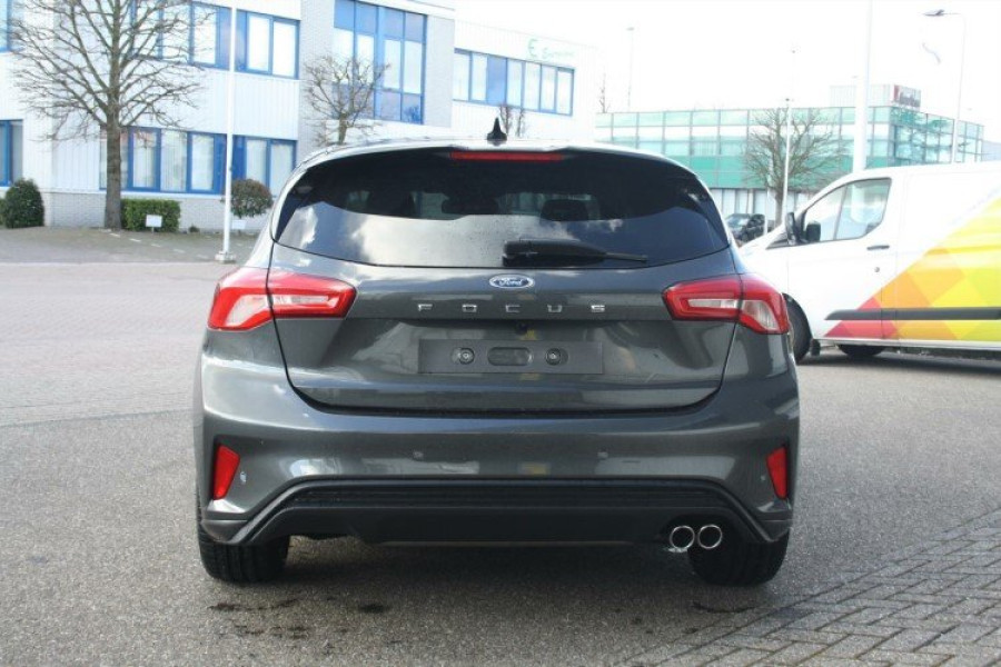 Hatchback huren | Ford Focus - Autobedrijf Roeleveld - 1