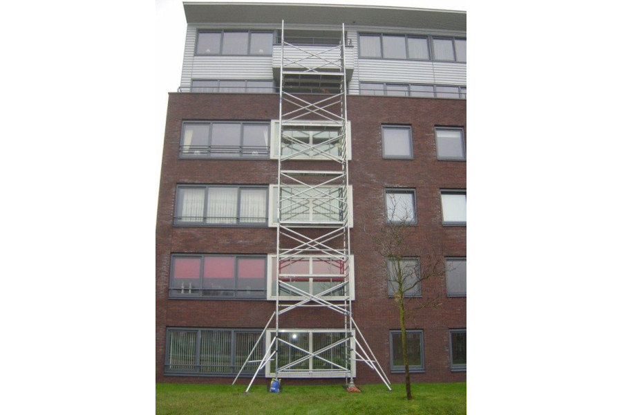 Aluminium rolsteiger breed 14,20 mtr vloerhoogte - MSR Verhuur - 1