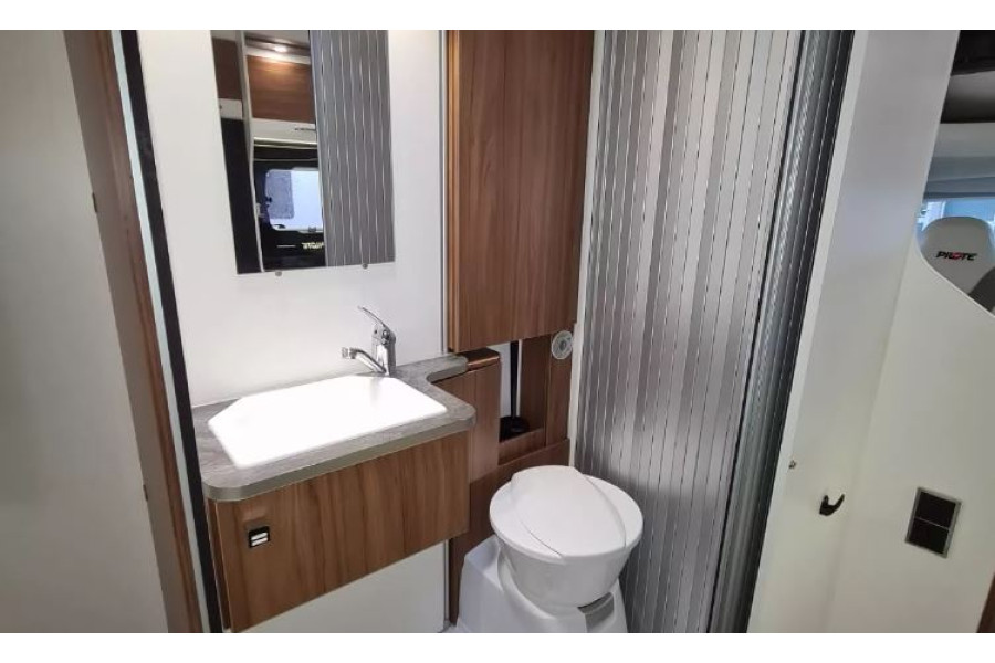 Pilote P650C - Camper Centrum Groningen - 8