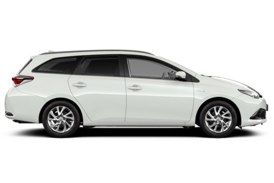 Auto huren bij AutoRent | Opel Astra klasse CS | witte auto in parkeermodus