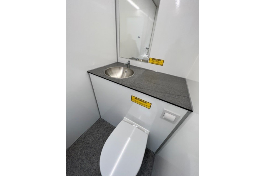 2-deurs mobiele toiletwagen - Kisteman-events - 6